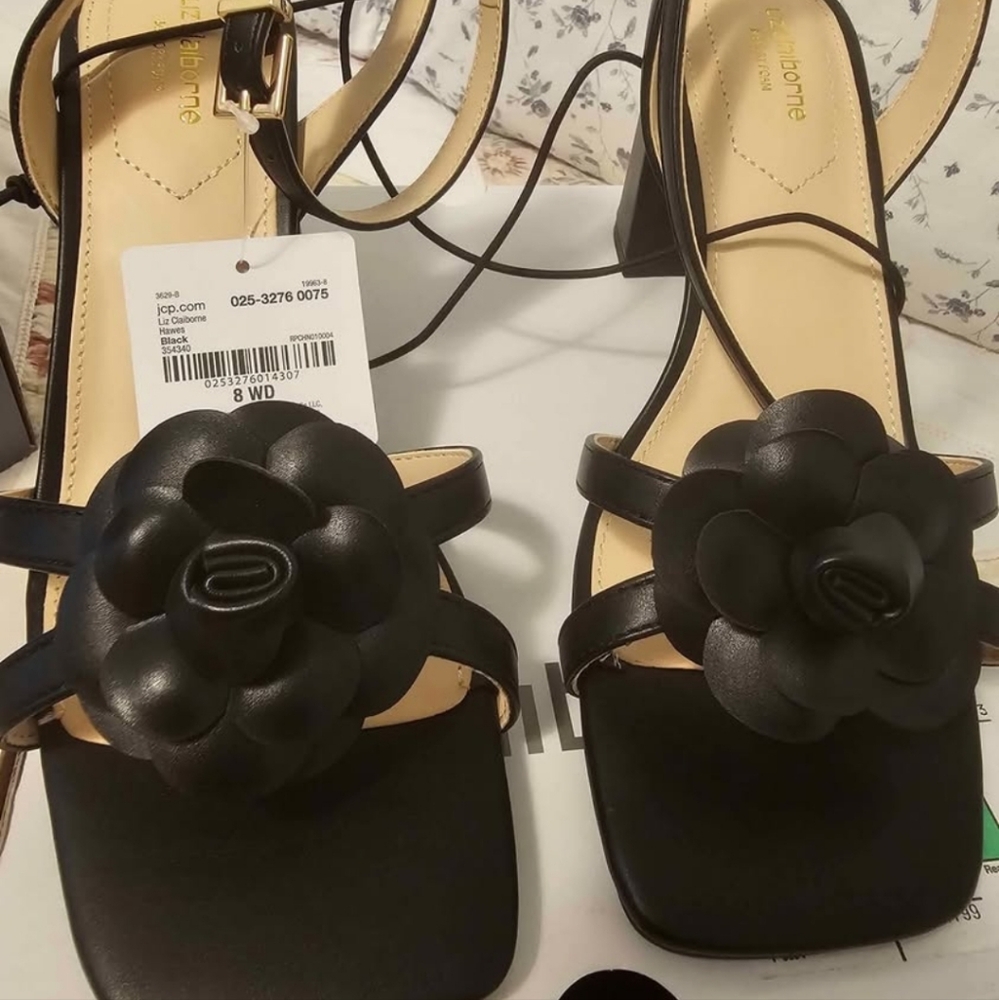 New womans size 8WD Liz Claiborne heels - Picture 4 of 5